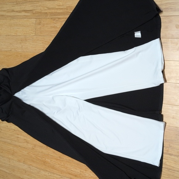 Black and White Sleeveless Tank Jumpsuit with Caped Back Size M - Picture 5 of 7